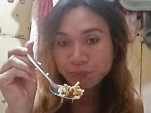 Nagkaon nga nag inusara sa kwarto