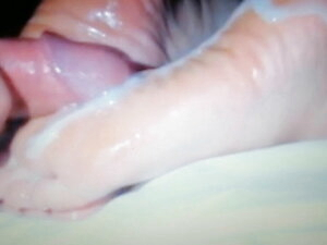 Macarena, so good to feel cum on my soles